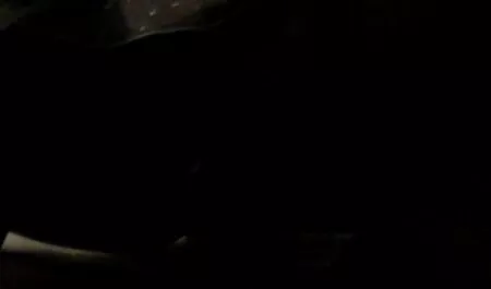 Zavodljivi porno kroacija slatkiš okreće se momku na guzici