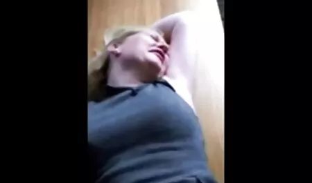 Plavokosa baba u solo akciji hotel porno free