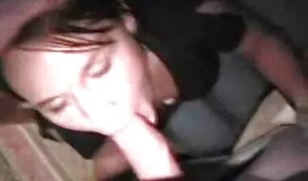 Vruća djevojka koja tako teško pukne porno movies online kameru