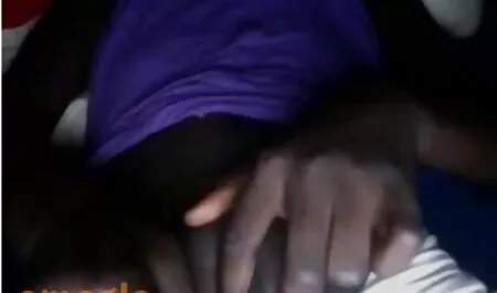 Sakrivši free porno mouvie male grudi, Hailey Reid igrala je šupak prije analnog udaranja