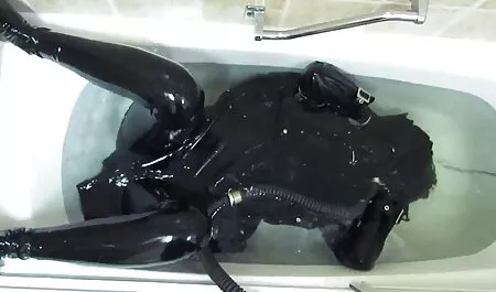 Dobija dvostruku penetraciju porno free solo