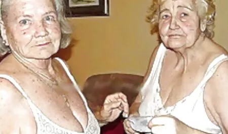 Julia robuje jebenom donjem rublju donjeg rublja free beach porno