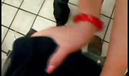 Vruća plavokosa selena gomez porno free beba se raznese